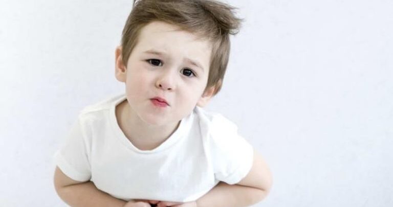 الإمساك لدى الأطفال.. الأسباب وطرق المواجهة