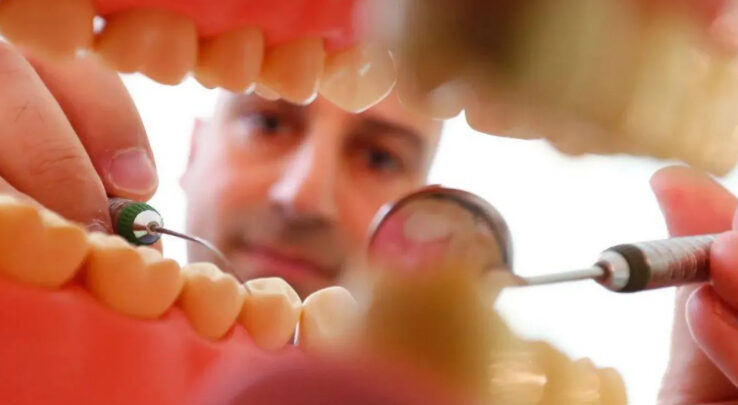 دراسة: البكتيريا الموجودة في الفم تلعب دوراً في فقدان الذاكرة والخرف