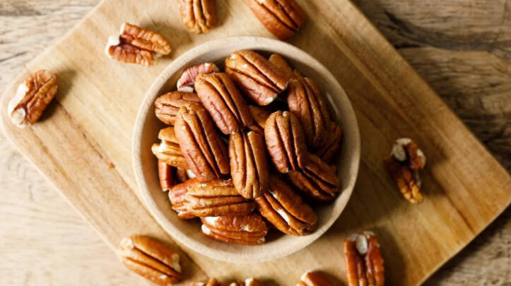 استبدال الجوز بالوجبات الخفيفة يُعزِّز صحة القلب